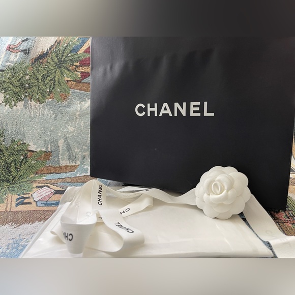 Chanel Empty Gift Paper Bag with Camélia + Ribbon + card - Picture 2 of 4